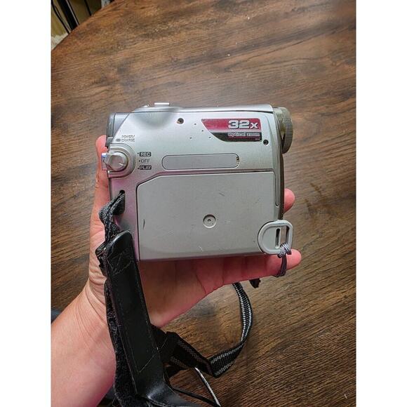 JVC Digital Video Camera GR-D395U 32X Optical Zoom Mini DV Wide Mode Silver W/ S - Picture 13 of 16